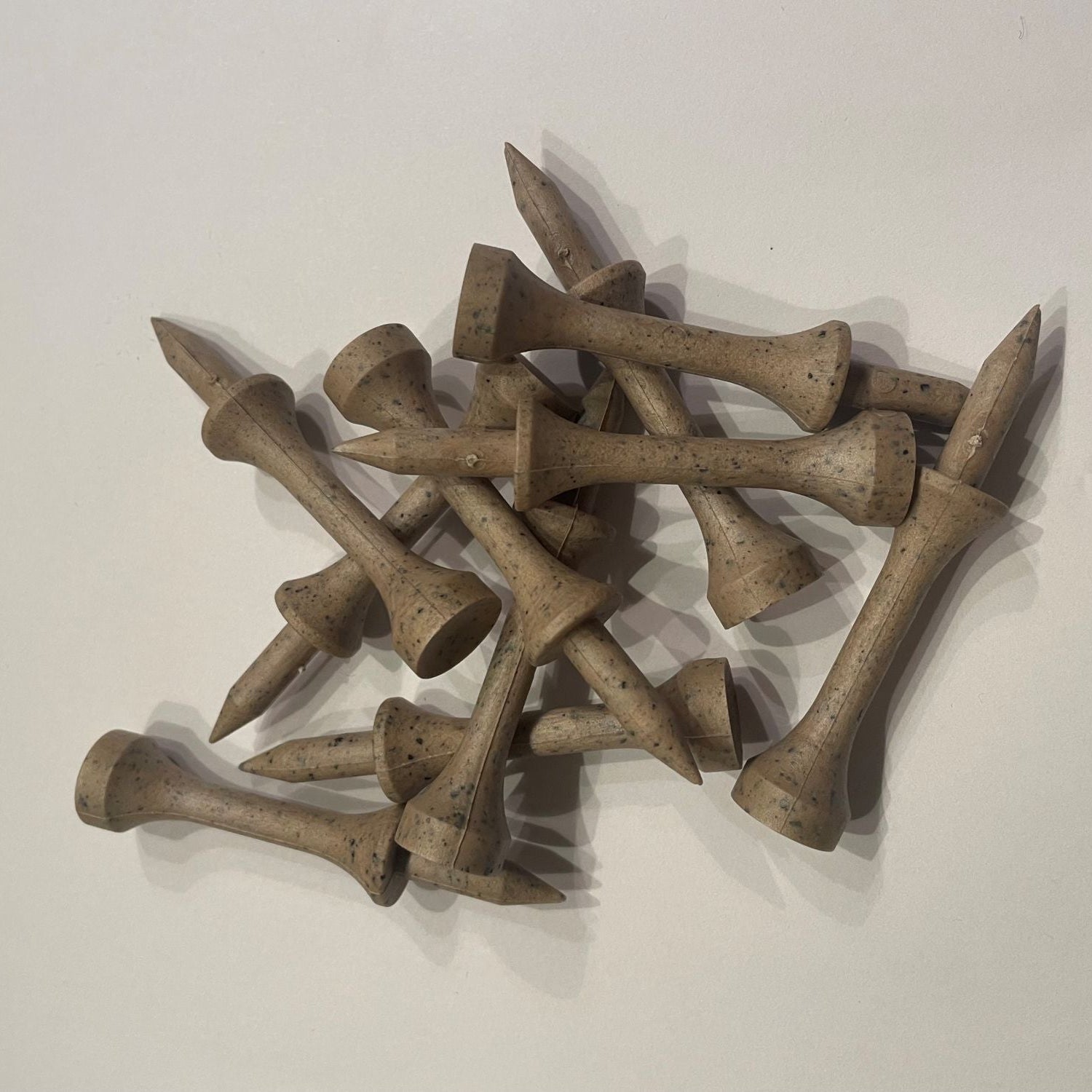 GreenUp biodegradable golf tees made from coffee grounds – sustainable golf accessories - Castle tees