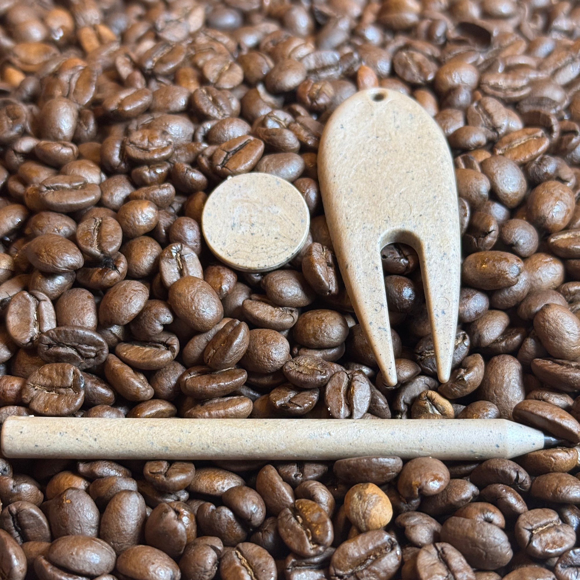 GreenUp biodegradable golf tees made from coffee grounds – sustainable golf accessories